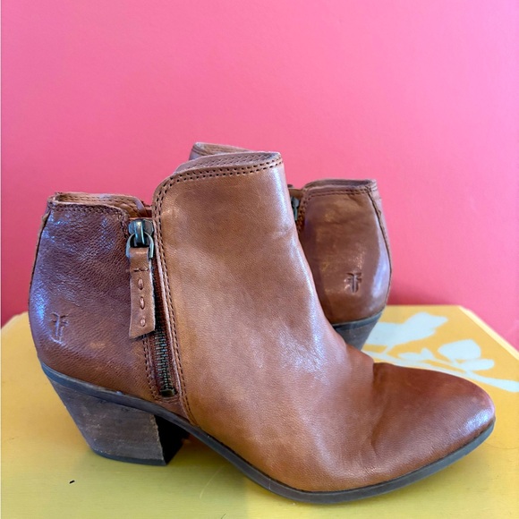 Frye Shoes - EUC - Frye Judith Ankle Boots - size 6.5